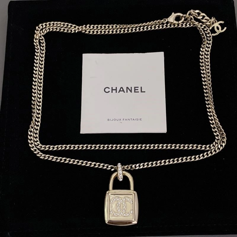 Chanel Necklaces Sophisticated 223540