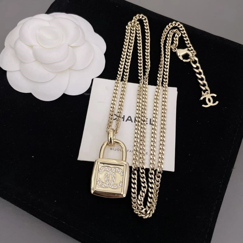 Chanel Necklaces Sophisticated 223540