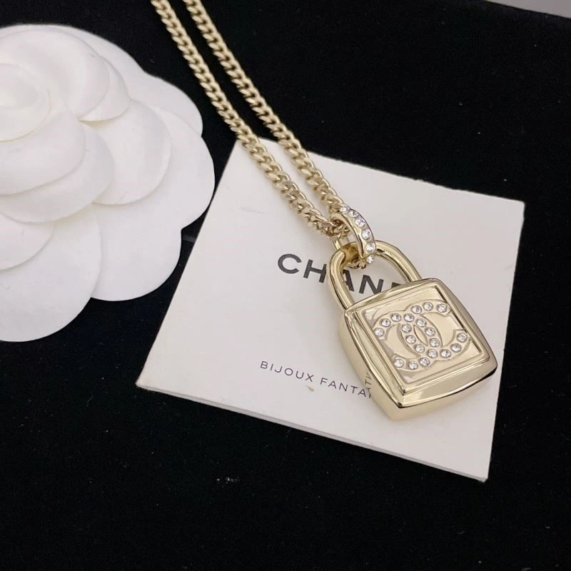 Chanel Necklaces Sophisticated 223540