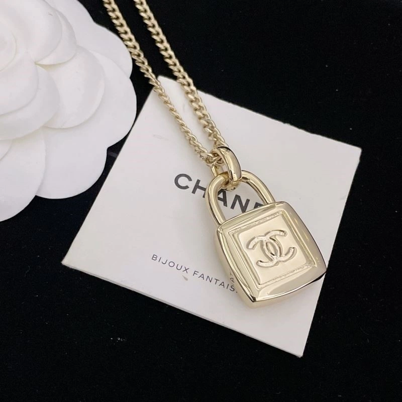 Chanel Necklaces Sophisticated 223540