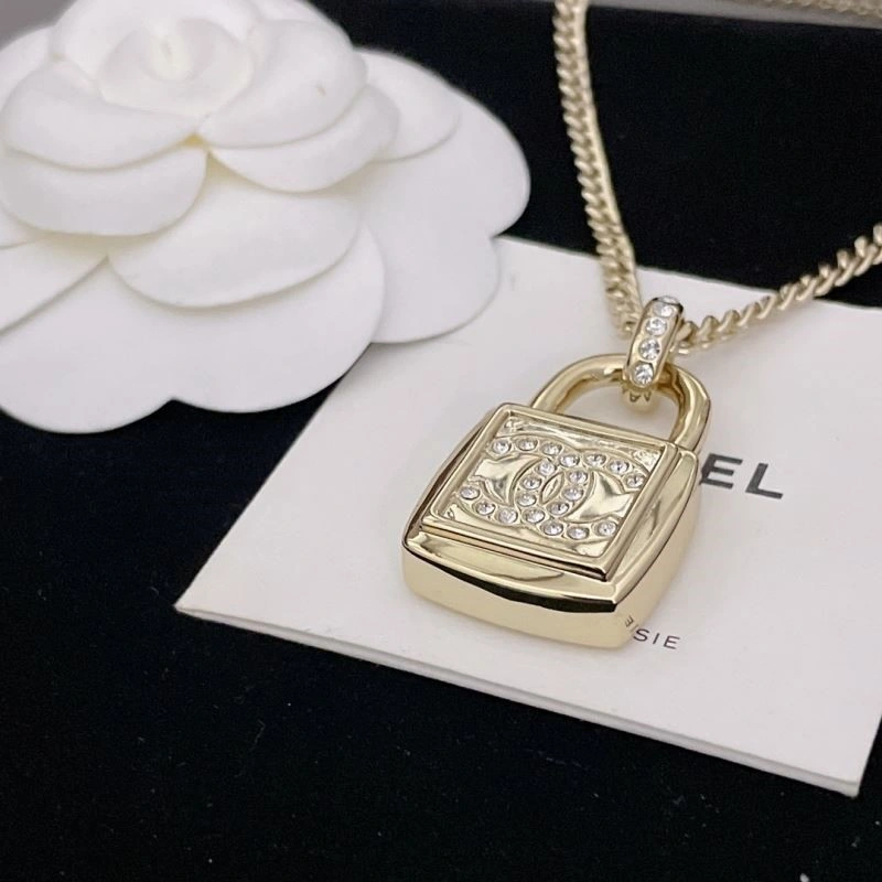 Chanel Necklaces Sophisticated 223540