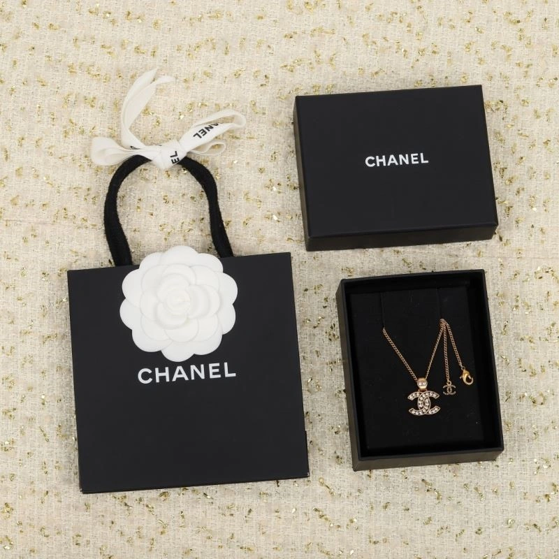 Chanel Necklaces Sleek 223469
