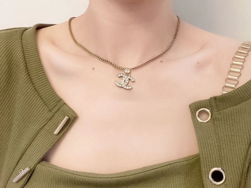 Chanel Necklaces Sleek 223469