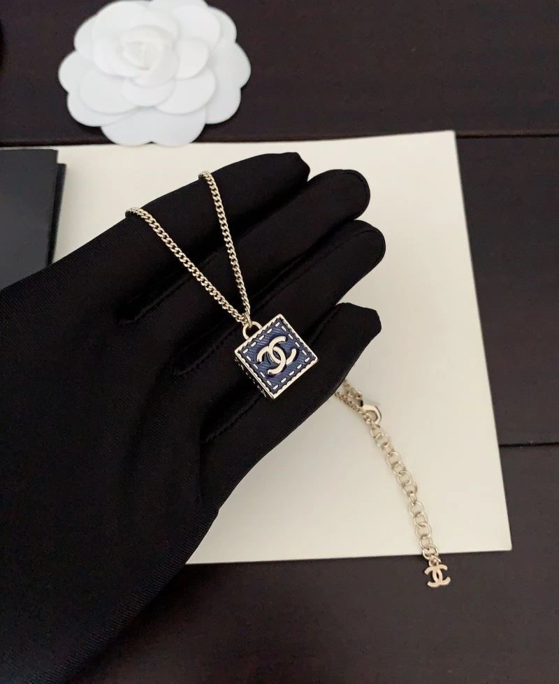 EyeCatching Chanel Necklaces 223508