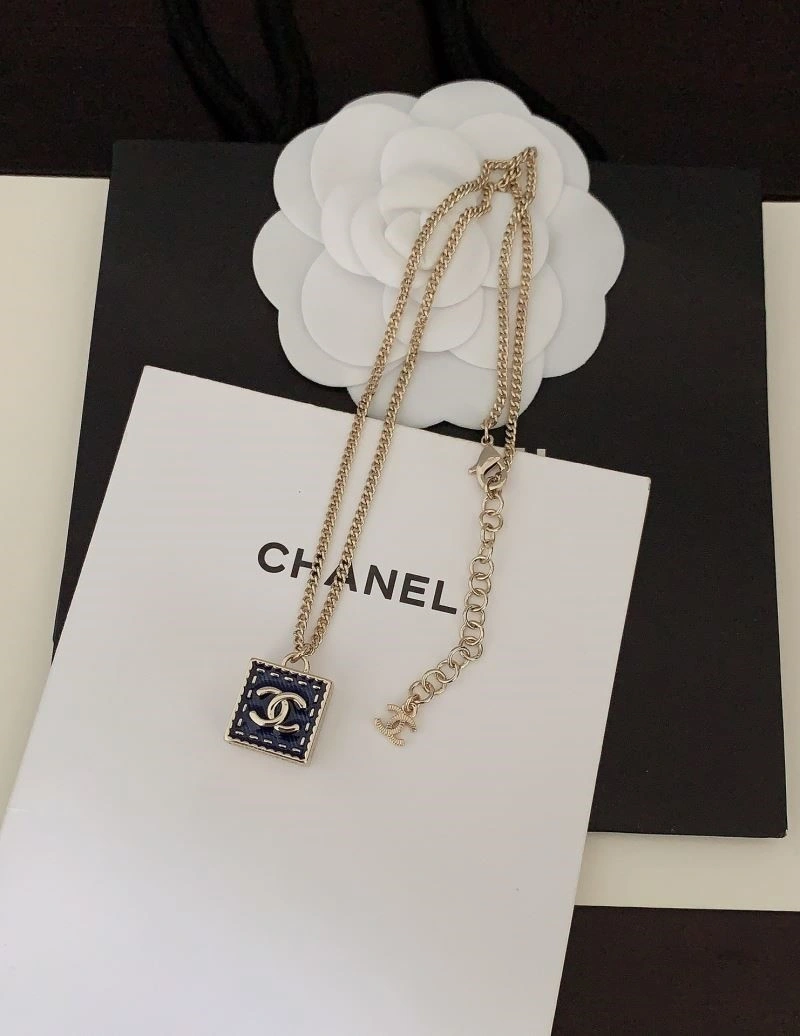 EyeCatching Chanel Necklaces 223508