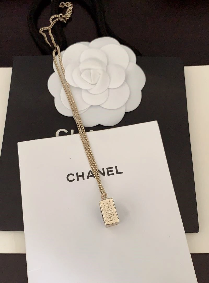 EyeCatching Chanel Necklaces 223508