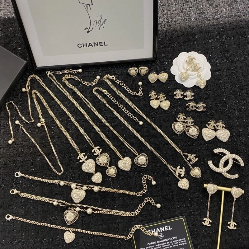 Timeless Chanel Necklaces 223427