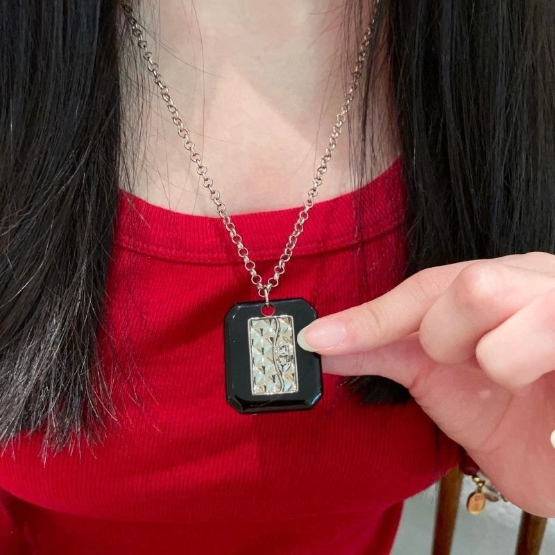 Chanel Necklaces Neat 223410