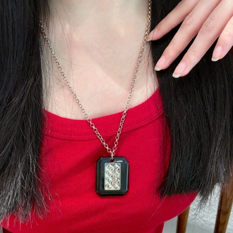 Chanel Necklaces Neat 223410