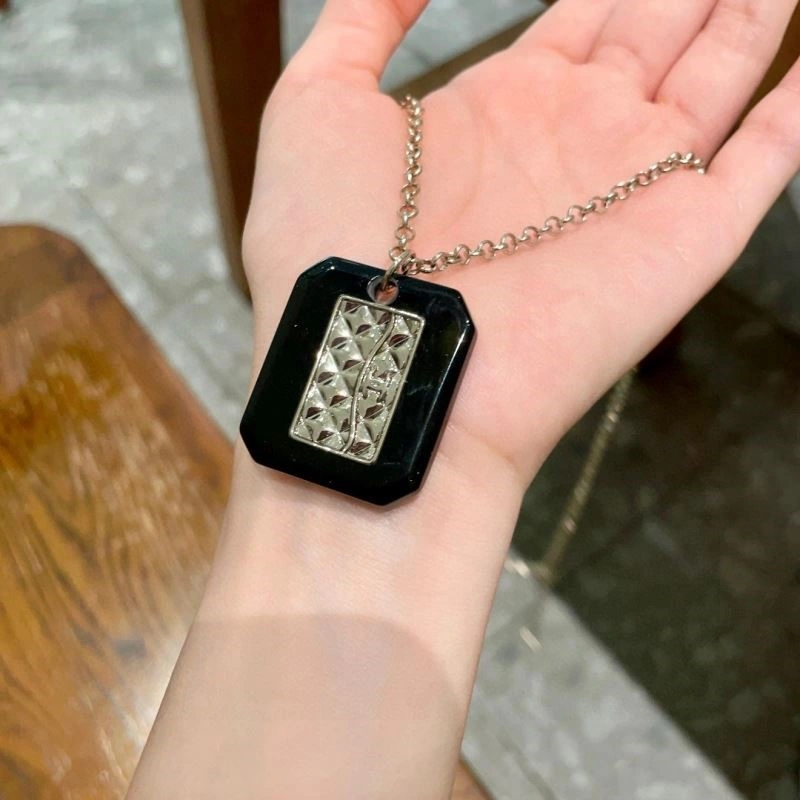 Chanel Necklaces Neat 223410