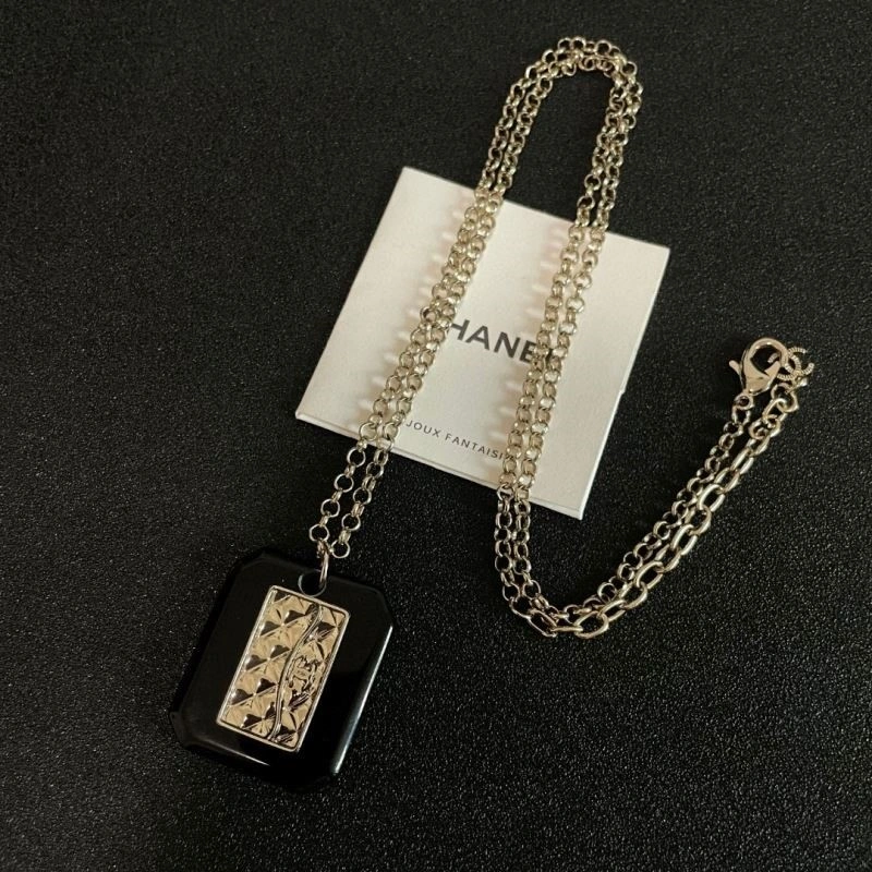Chanel Necklaces Neat 223410