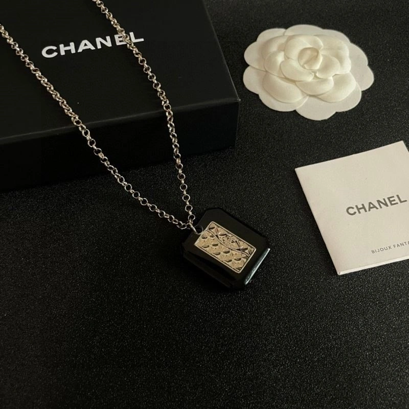 Chanel Necklaces Neat 223410