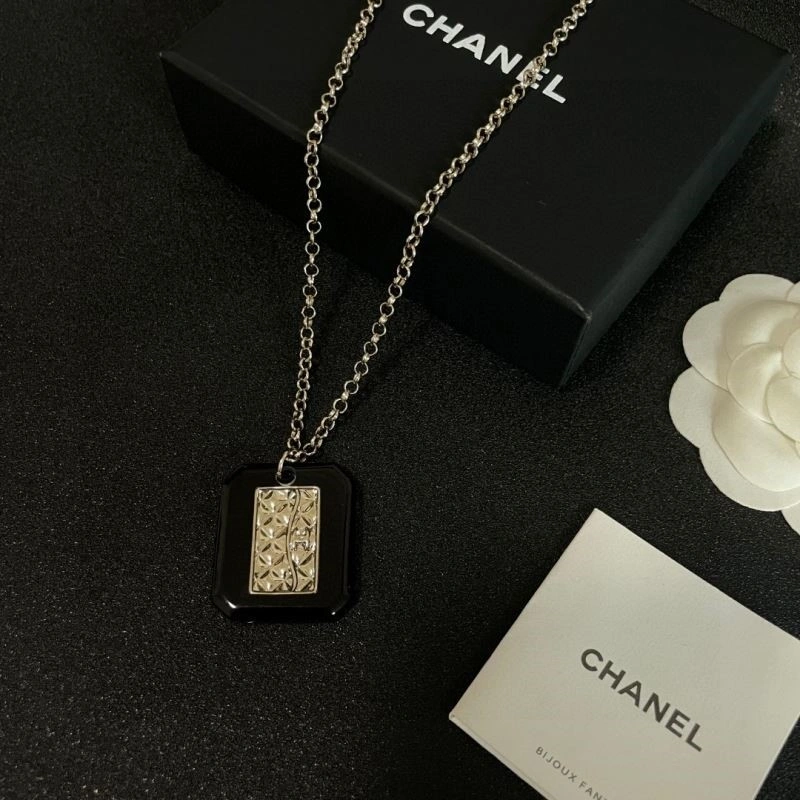 Chanel Necklaces Neat 223410