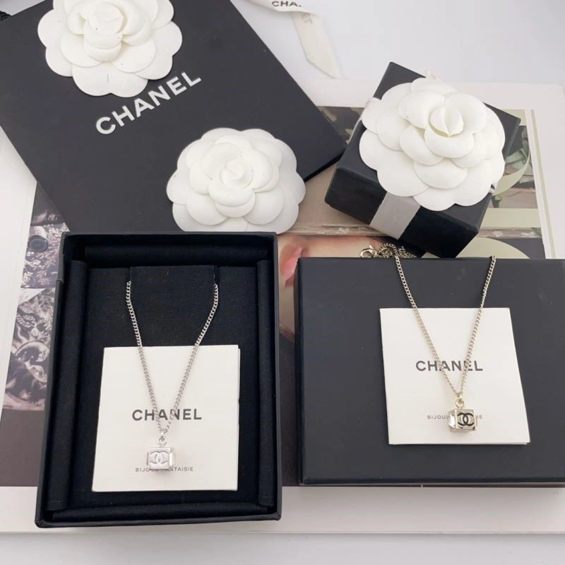 Sporty Chanel Necklaces 223405