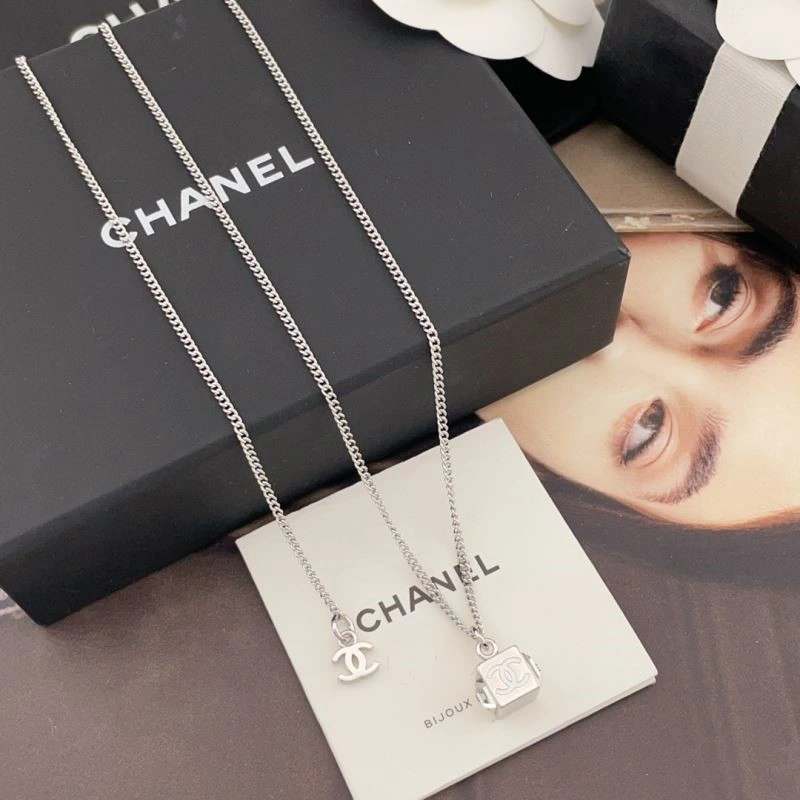 Sporty Chanel Necklaces 223405