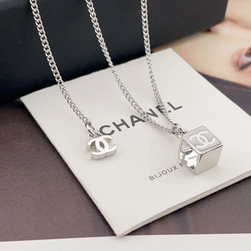 Sporty Chanel Necklaces 223405