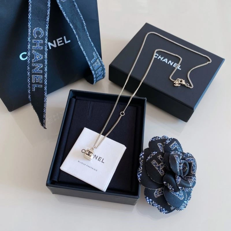 Chanel Necklaces Trendsetting 223406