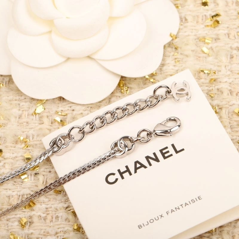 Effortless Chanel Necklaces 223392