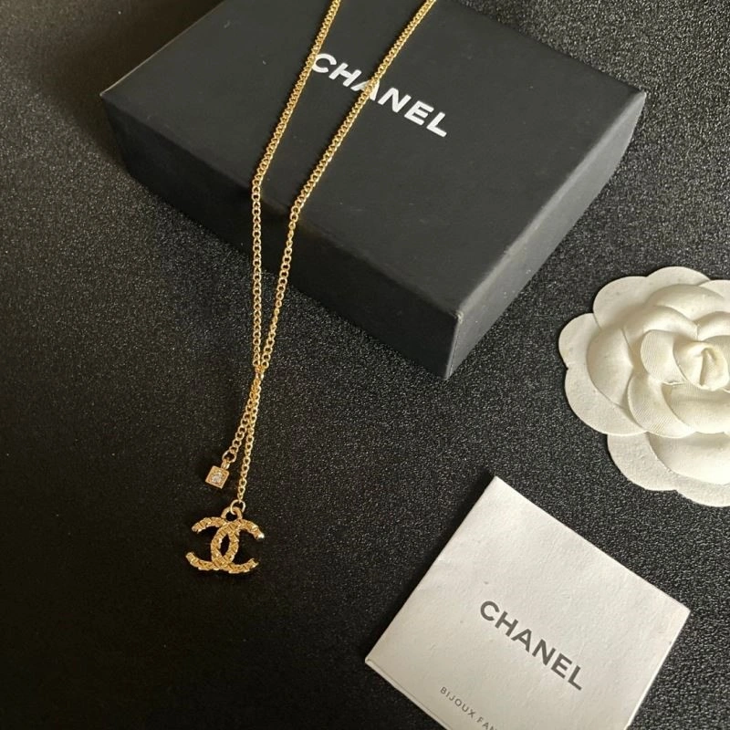 Chanel Necklaces ModernLook 223383