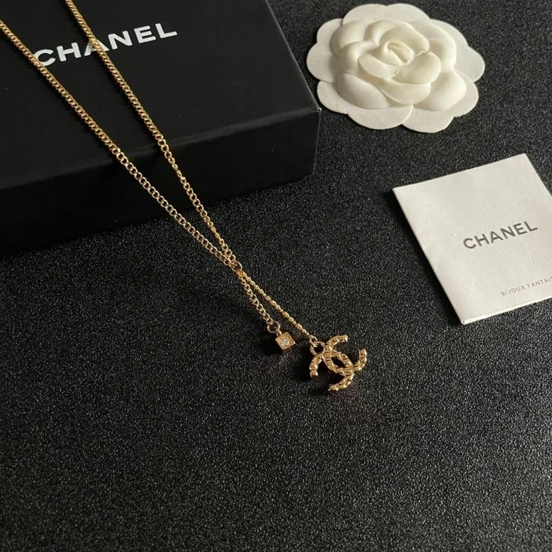 Chanel Necklaces ModernLook 223383