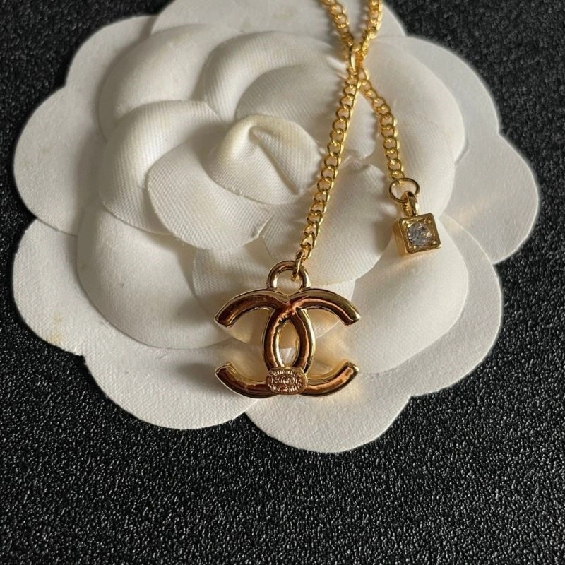 Chanel Necklaces ModernLook 223383
