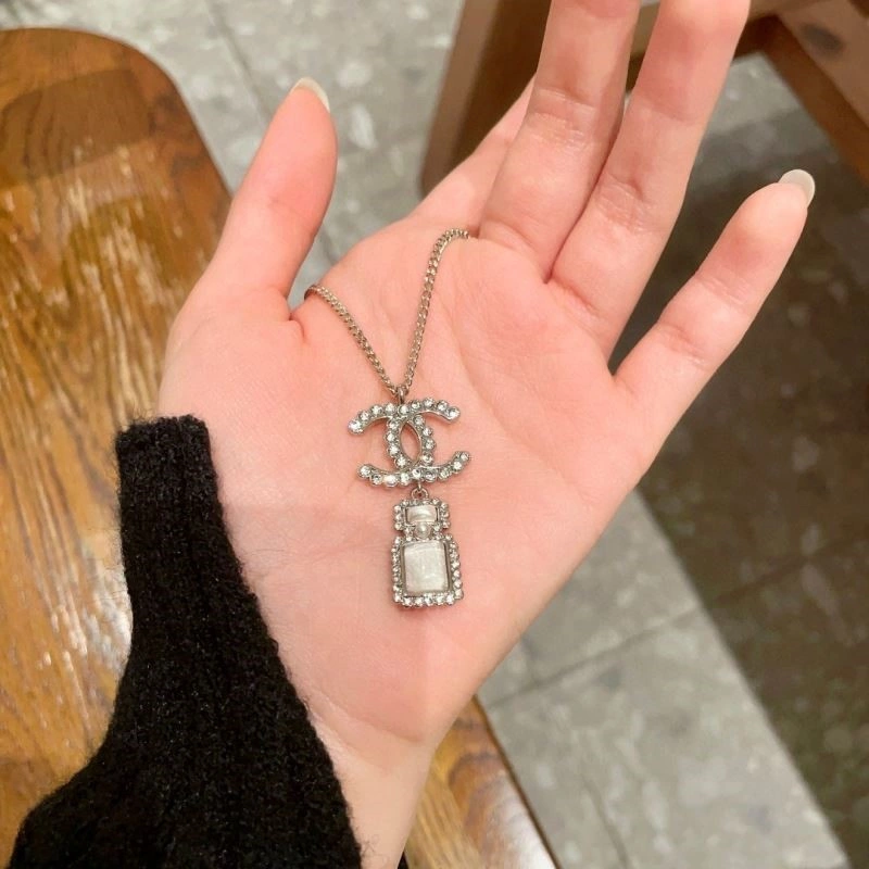 RelaxedFit Chanel Necklaces 223380