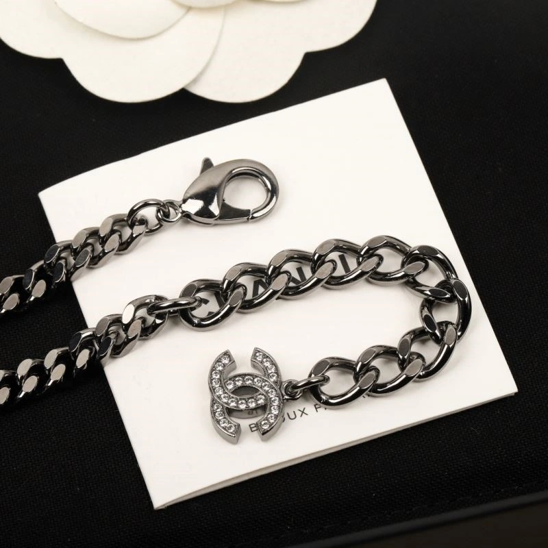 Resilient Chanel Necklaces 223384