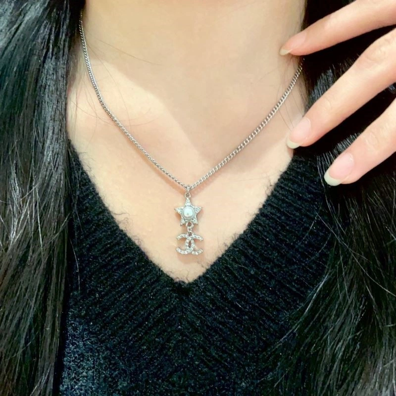 Chanel Necklaces Bright 223365