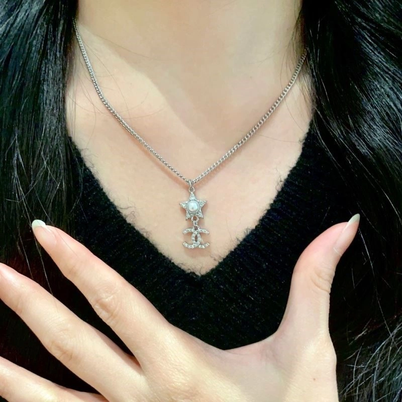 Chanel Necklaces Bright 223365