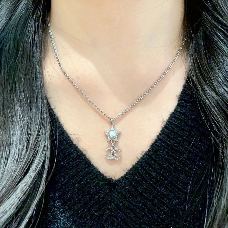 Chanel Necklaces Bright 223365