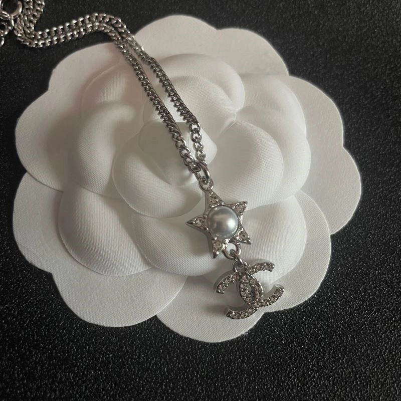 Chanel Necklaces Bright 223365