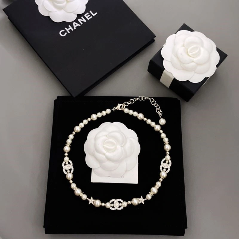 Sophisticated Chanel Necklaces 223360