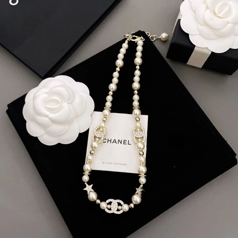 Sophisticated Chanel Necklaces 223360