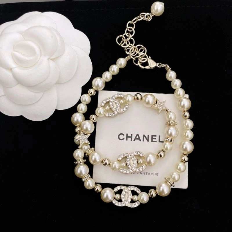 Sophisticated Chanel Necklaces 223360
