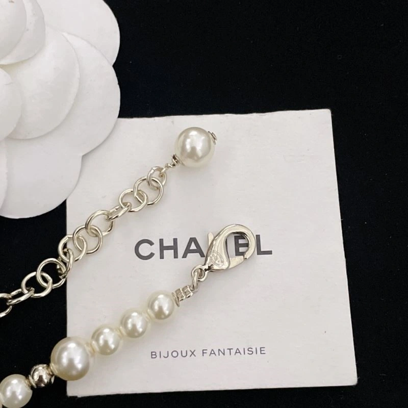 Sophisticated Chanel Necklaces 223360