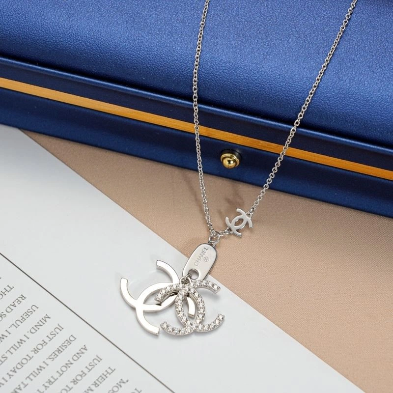 Trendsetting Chanel Necklaces 223393