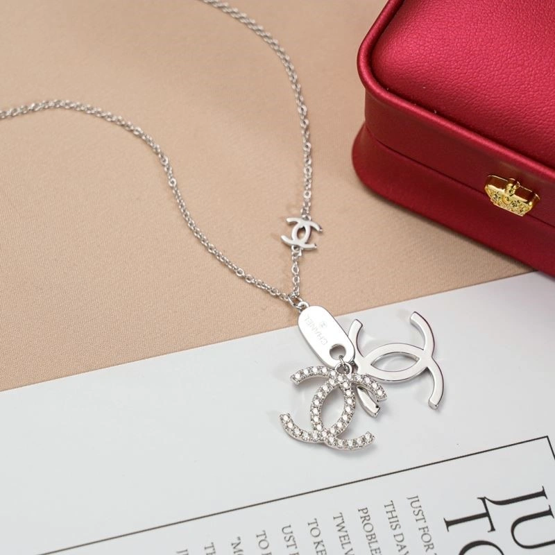 Trendsetting Chanel Necklaces 223393