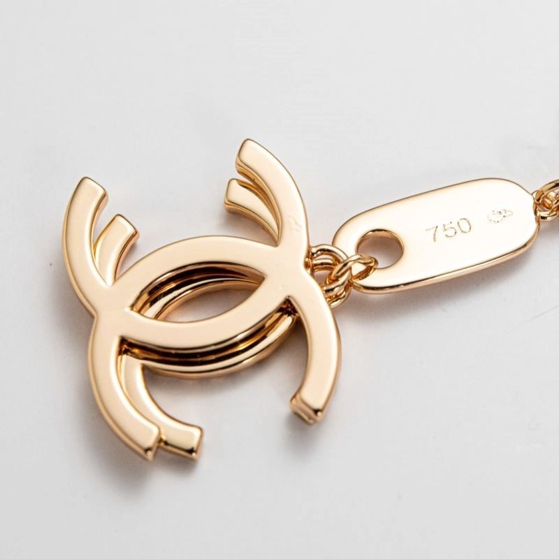 Trendsetting Chanel Necklaces 223393