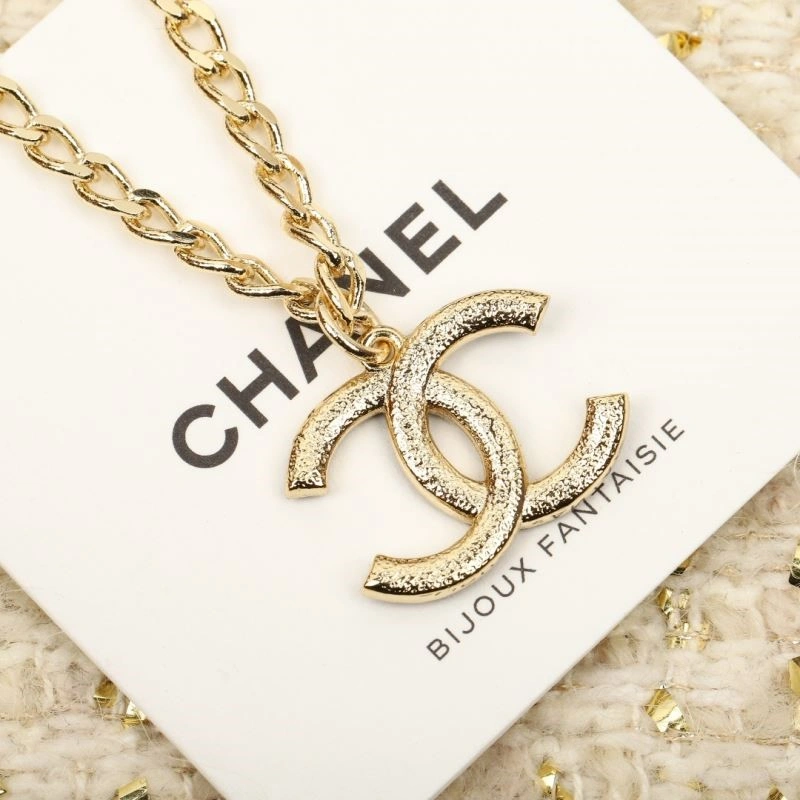 WaterResistant Chanel Necklaces 223325