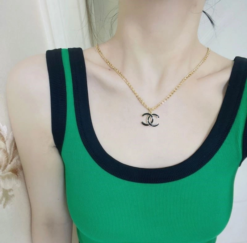 WaterResistant Chanel Necklaces 223325