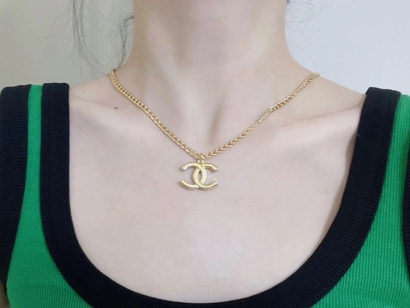 WaterResistant Chanel Necklaces 223325