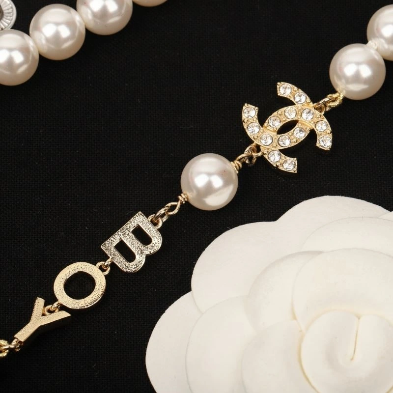 Snug Chanel Necklaces 223289