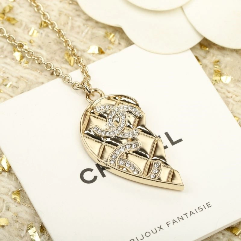 Chanel Necklaces Versatile 223283