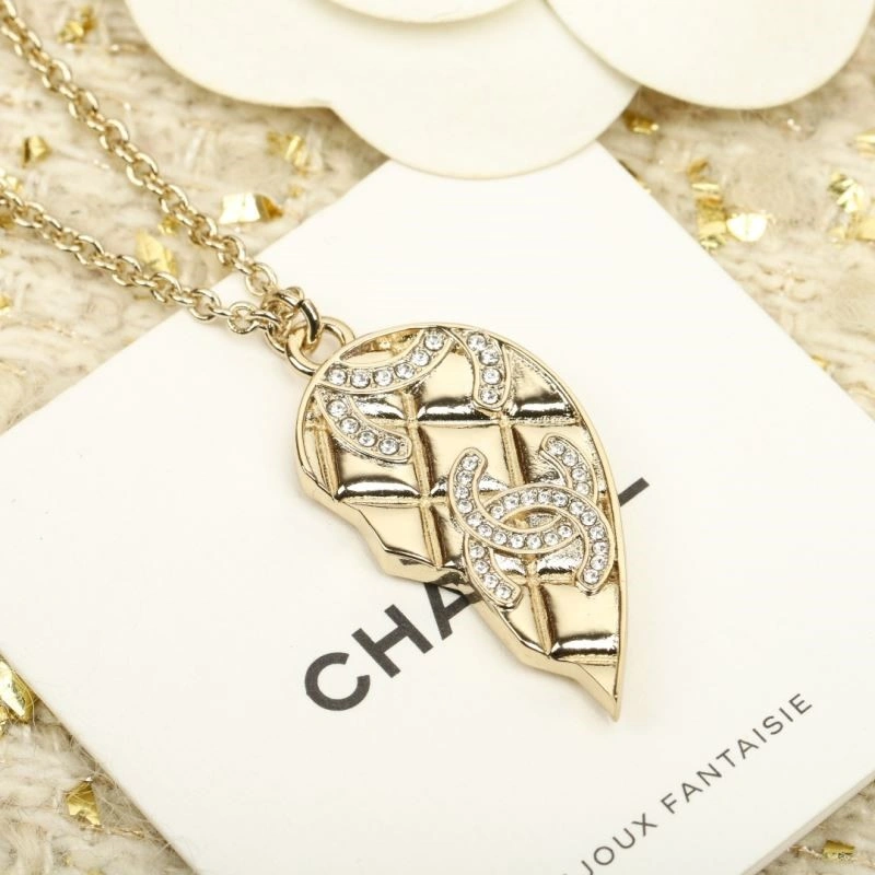 Chanel Necklaces Versatile 223283