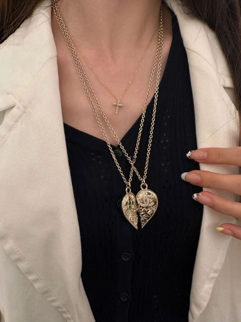 Chanel Necklaces Versatile 223283