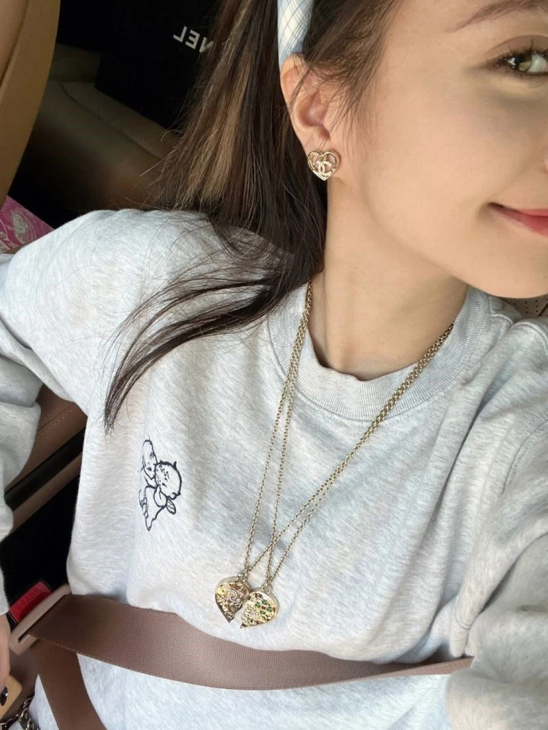Chanel Necklaces Versatile 223283