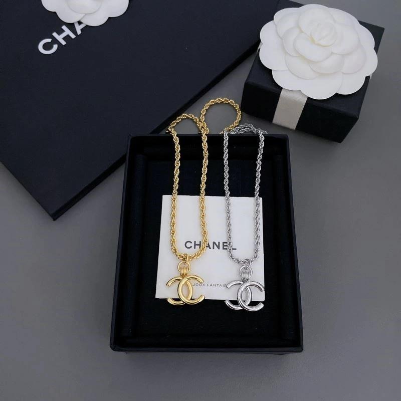 Snug Chanel Necklaces 222290