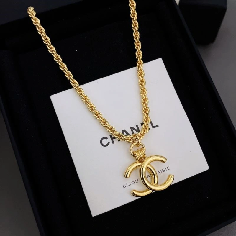 Snug Chanel Necklaces 222290