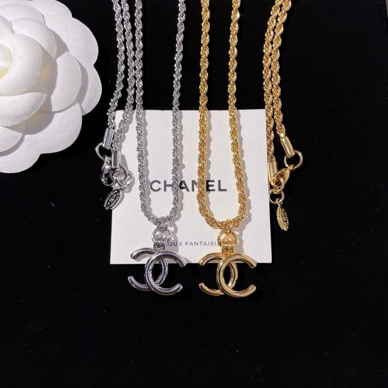 Snug Chanel Necklaces 222290