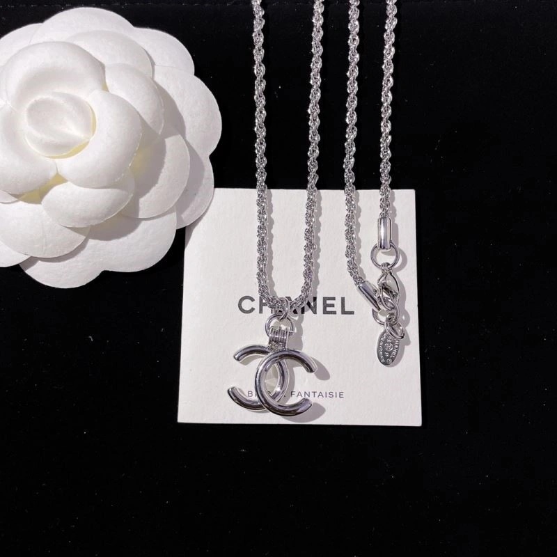 Snug Chanel Necklaces 222290